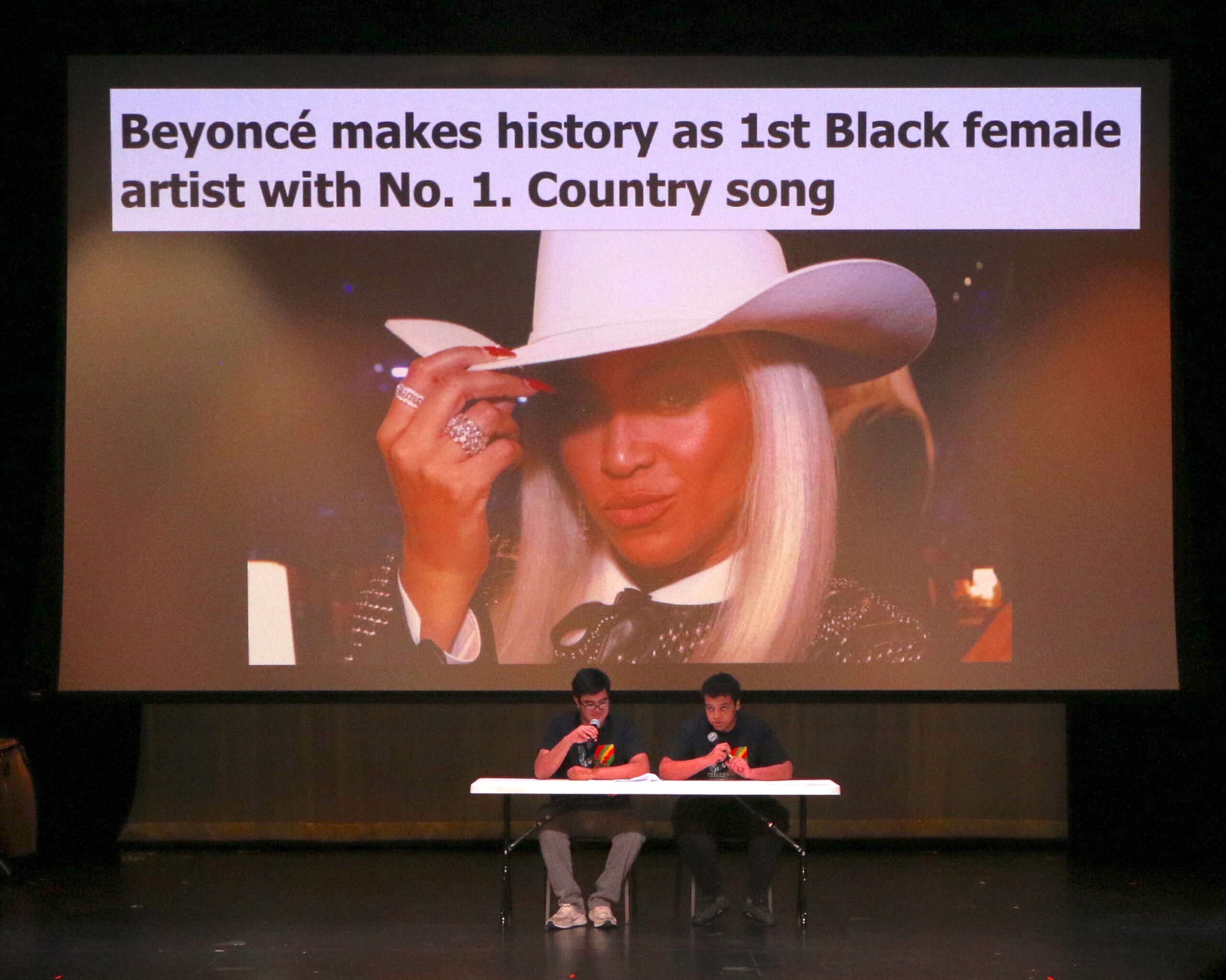 Students discussing Beyonce and country music