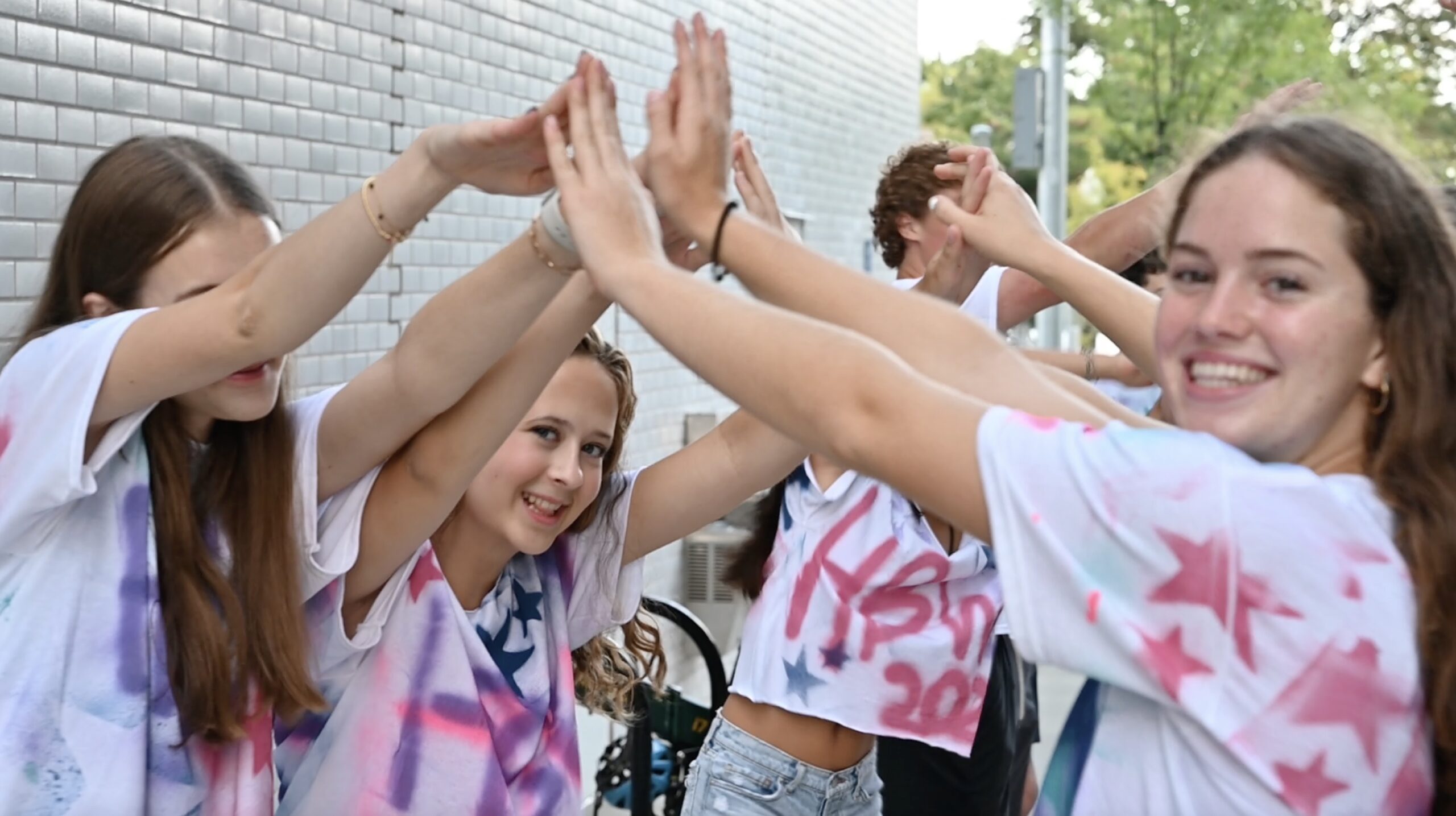 Students arriving to school on the first day