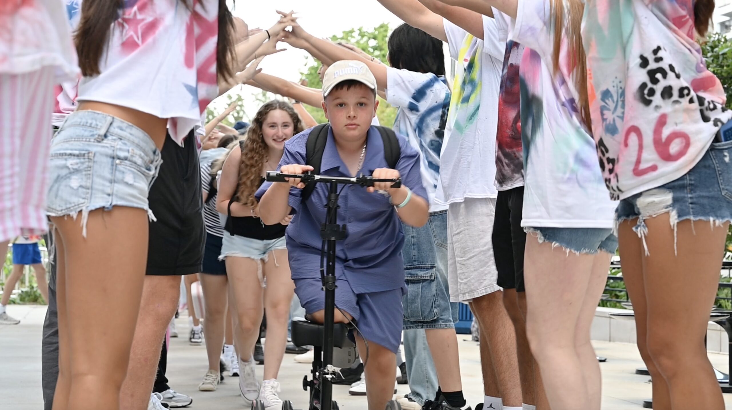 Students arriving to school on the first day